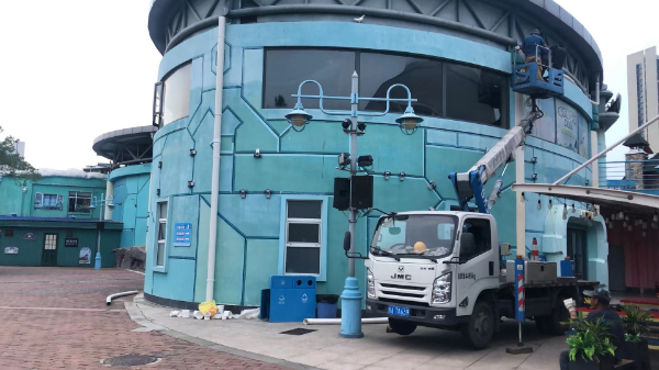 折臂式高空車(chē)外墻作業(yè)現(xiàn)場(chǎng)